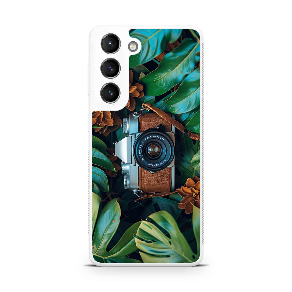 The Lens Between Leaves Samsung Galaxy S22 / S22 Plus Case
