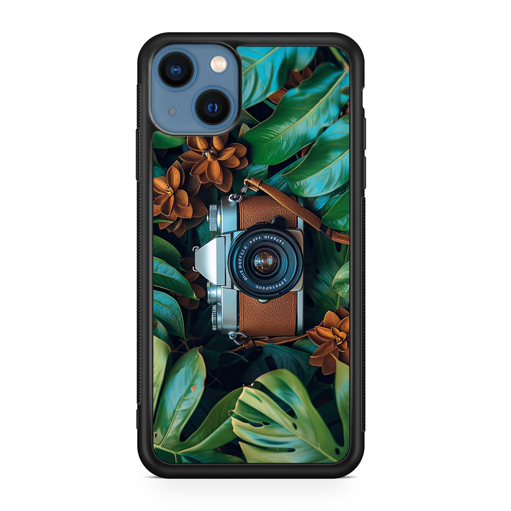The Lens Between Leaves iPhone 13 / 13 mini Case