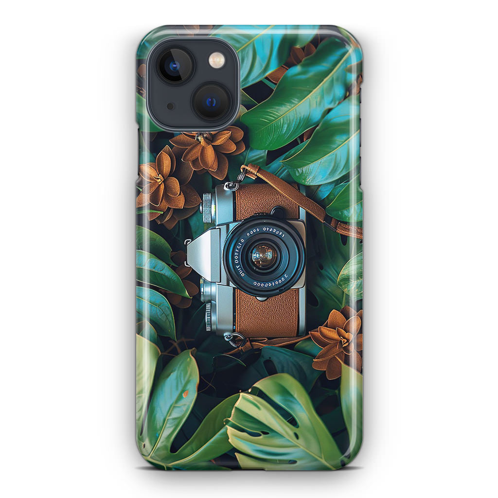 The Lens Between Leaves iPhone 13 / 13 mini Case