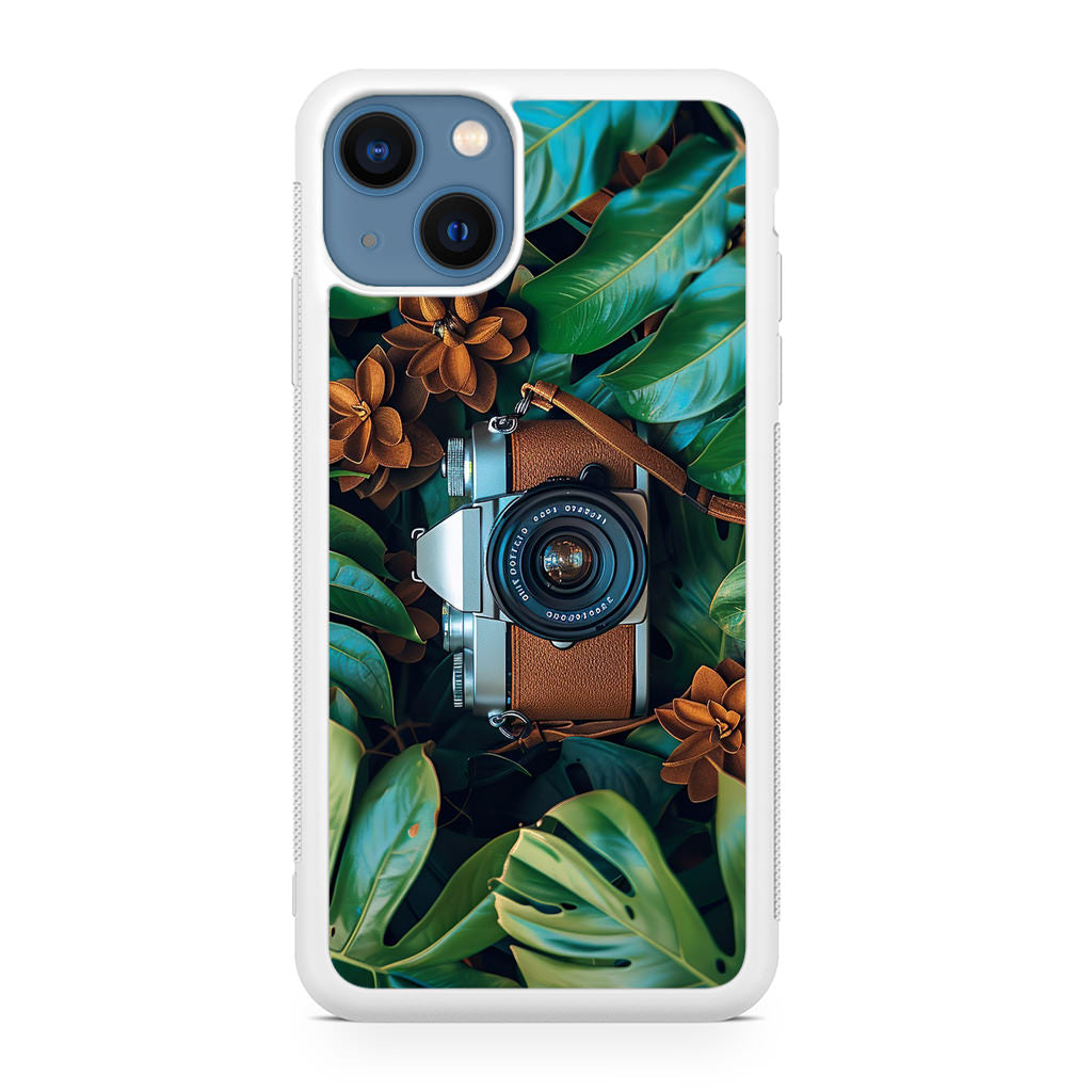 The Lens Between Leaves iPhone 13 / 13 mini Case