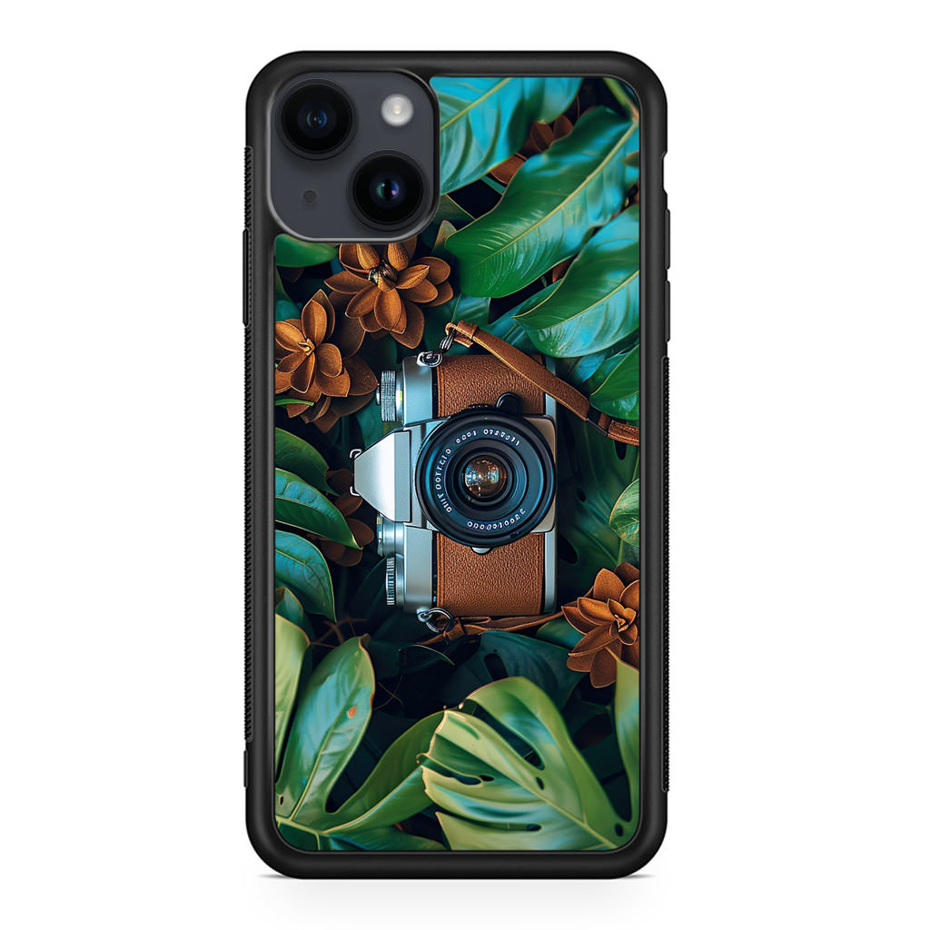 The Lens Between Leaves iPhone 14 / 14 Plus Case