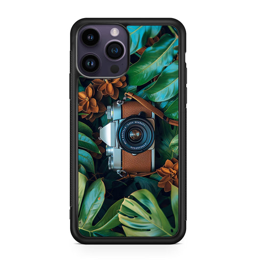 The Lens Between Leaves iPhone 14 Pro / 14 Pro Max Case