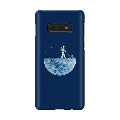 Astronaut Mowing The Moon Galaxy S10e Case