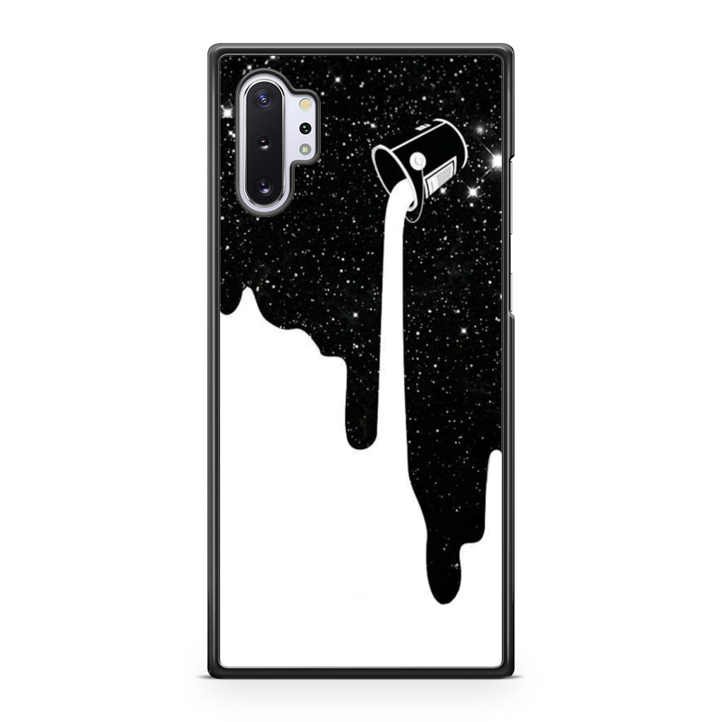 Pouring Milk Into Galaxy Galaxy Note 10 Plus Case