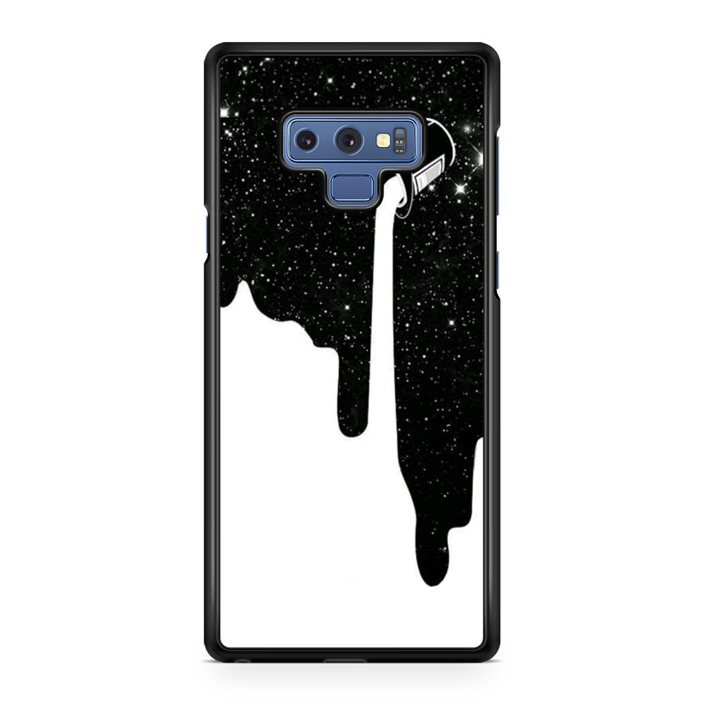 Pouring Milk Into Galaxy Galaxy Note 9 Case
